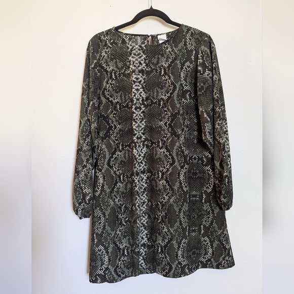 H&M Green Snakeprint Short Shift Dress Long-Sleeve Women's Size 12 - Picture 1 of 4